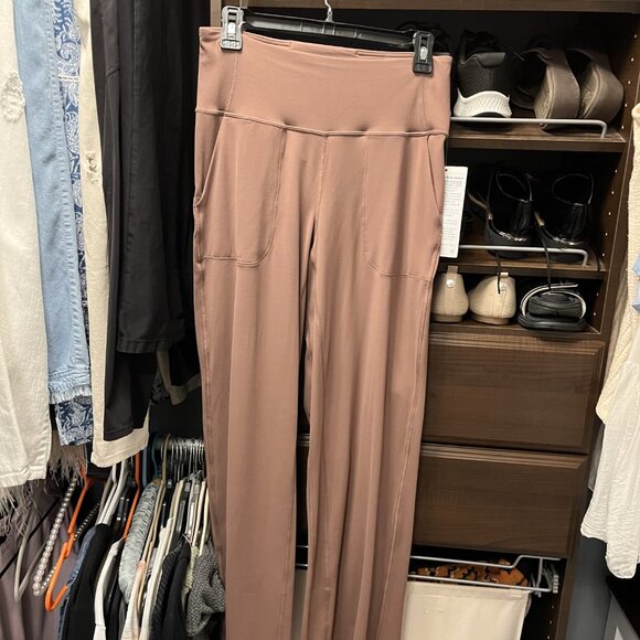 NWT LULULEMON JOGGER/YOGA PANTS - Picture 3 of 6